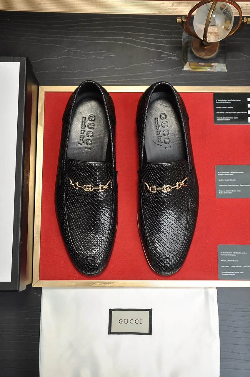 Men's shoes💰500💶Italy's top luxury men's shoe giant (GUCCI) (Gucci) (full cowhide lining) new arrival🍃Original European style🔰 Pleasant to the eye😍In order to make the shoes more durable and non-deformable🌀The production continues to follow traditional methods but there is still no lack of innovation💪Choose original sheepskin for the leather♻️ Smooth and natural And extra bright ⭐Made of imported cowhide, the first choice of rich people 38-45 (45 customized)